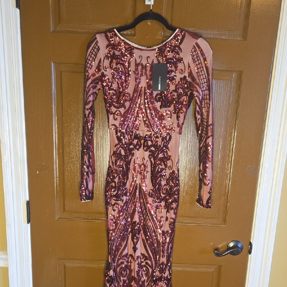 Fashion Nova-Burgundy cutout sequin gown with cream lining Sz XS NWT.